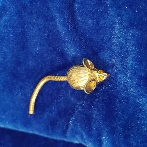 CUTE VINTAGE MOUSE BROOCH